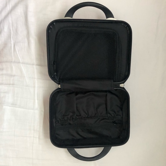 Hello Kitty hardshell travel case - Picture 9 of 12